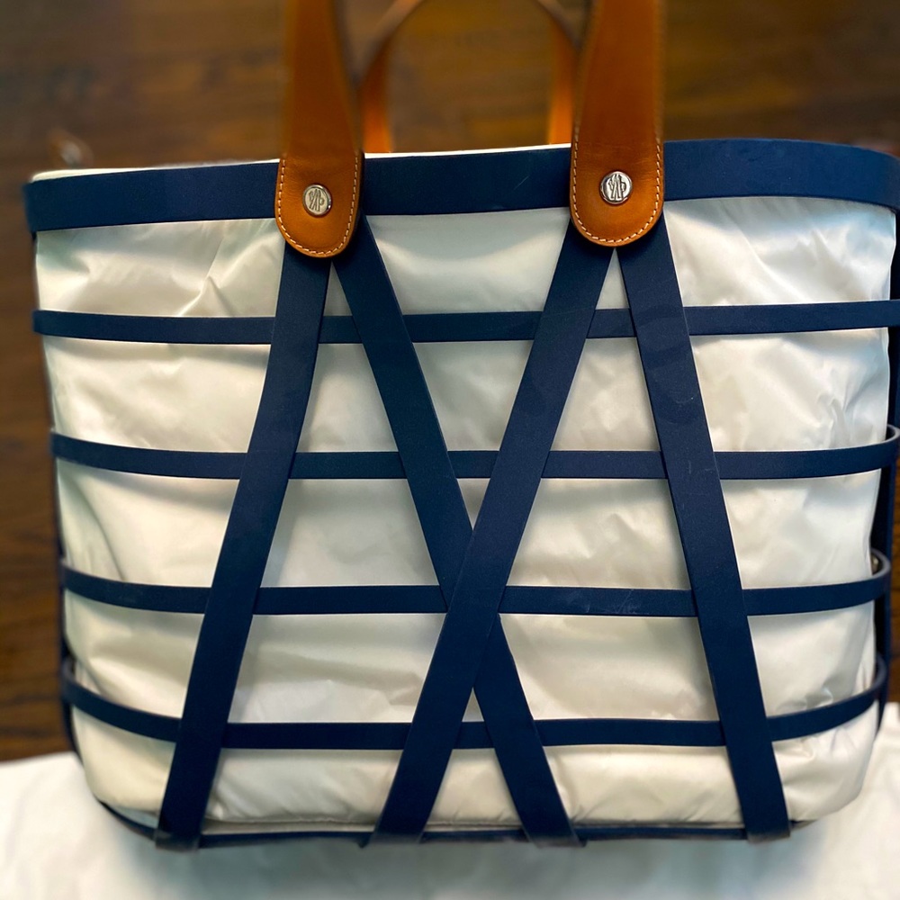 Exquisite Moncler Bag